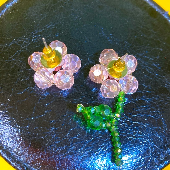 NEW Beaded Flower Asymmetric Earrings - Picture 2 of 2